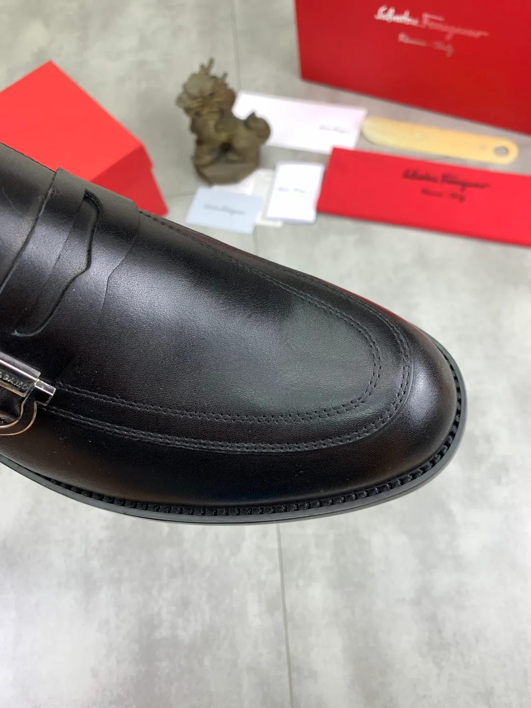 Men's Men's Shoes 💰P562💰[New Style] Water-dyed Niuli 🆘[Salvatore Ferragamo] Ferragamo's latest casual business leather shoes for men! Listed simultaneously! The fabric is made of specially imported original pebbled calfskin, and the lining is made of imported water-dyed cowhide. It is absolutely luxurious and leads the fashion trend. Matching code: 38-44 (45 and 46 can be customized) Black, brown and burgundy colors available